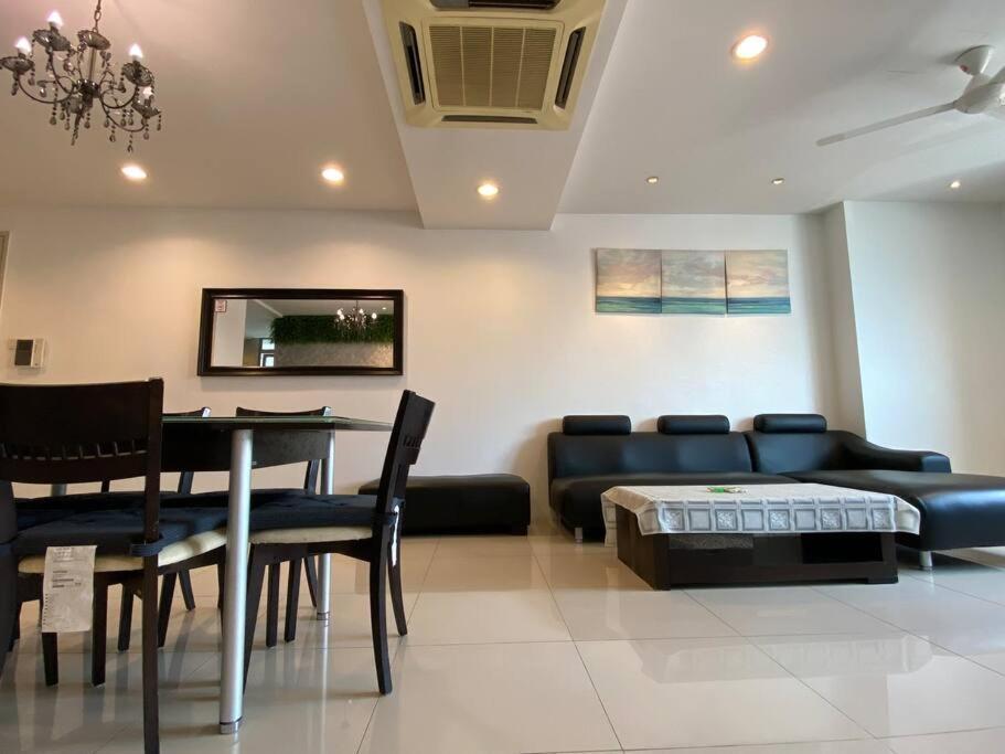 Spacious 3R,2R,Studio 5Min Walk To Time Square,Lalaport, Pool,Gym,Wifi Apartment Kuala Lumpur Luaran gambar
