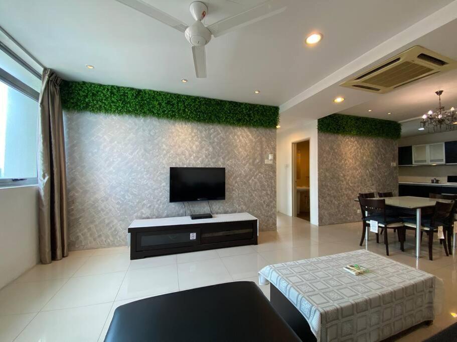 Spacious 3R,2R,Studio 5Min Walk To Time Square,Lalaport, Pool,Gym,Wifi Apartment Kuala Lumpur Luaran gambar