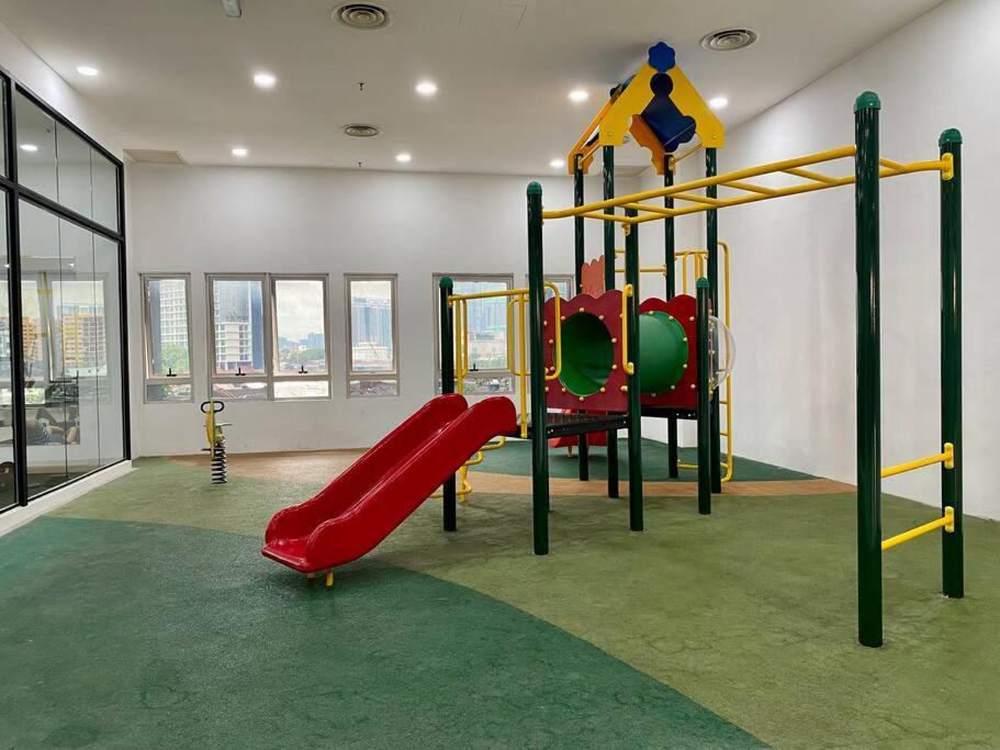 Spacious 3R,2R,Studio 5Min Walk To Time Square,Lalaport, Pool,Gym,Wifi Apartment Kuala Lumpur Luaran gambar