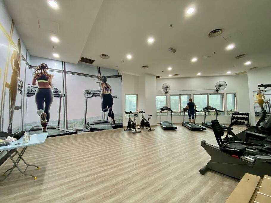 Spacious 3R,2R,Studio 5Min Walk To Time Square,Lalaport, Pool,Gym,Wifi Apartment Kuala Lumpur Luaran gambar