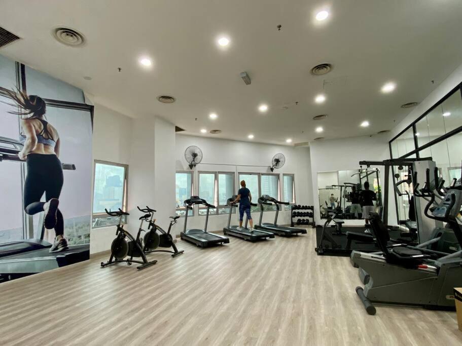 Spacious 3R,2R,Studio 5Min Walk To Time Square,Lalaport, Pool,Gym,Wifi Apartment Kuala Lumpur Luaran gambar