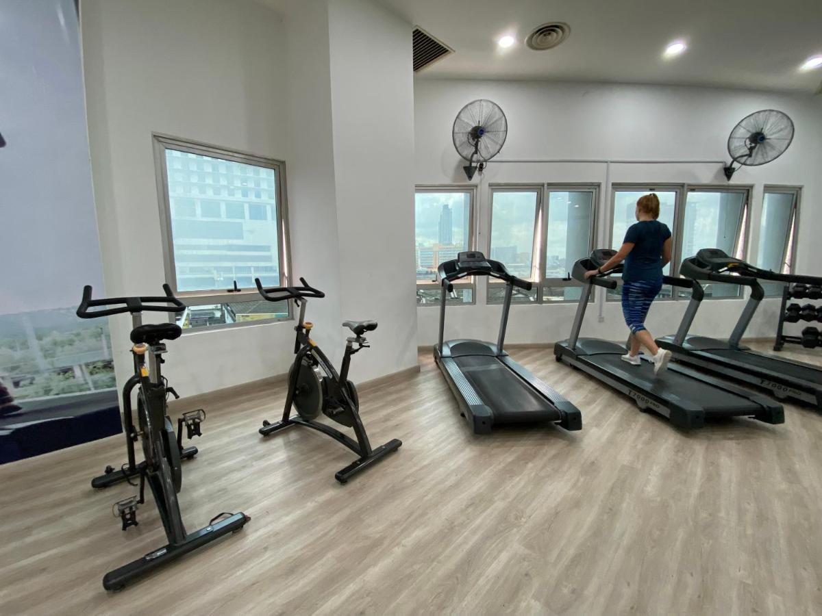Spacious 3R,2R,Studio 5Min Walk To Time Square,Lalaport, Pool,Gym,Wifi Apartment Kuala Lumpur Luaran gambar