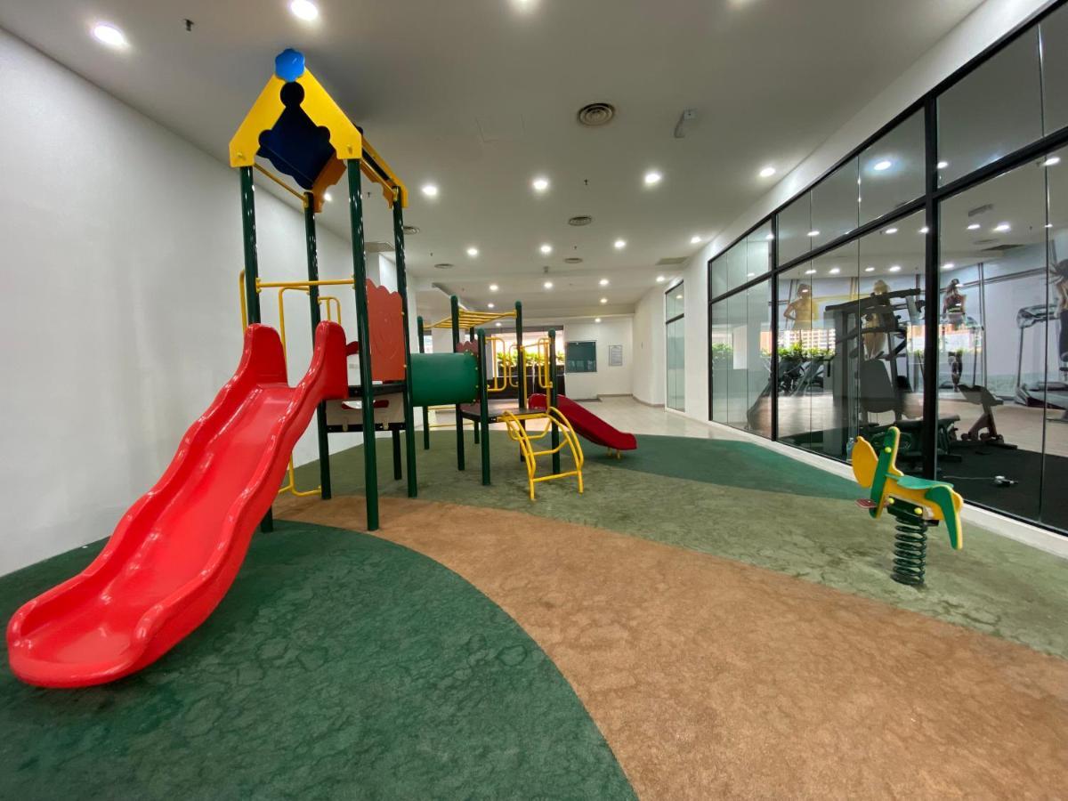Spacious 3R,2R,Studio 5Min Walk To Time Square,Lalaport, Pool,Gym,Wifi Apartment Kuala Lumpur Luaran gambar