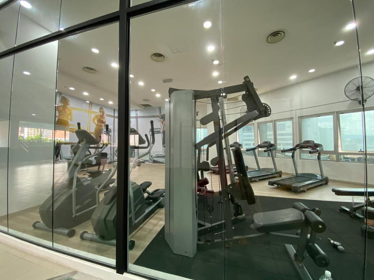 Spacious 3R,2R,Studio 5Min Walk To Time Square,Lalaport, Pool,Gym,Wifi Apartment Kuala Lumpur Luaran gambar